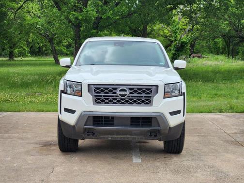 Glacier White 2024 Nissan Frontier SV