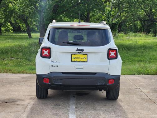 Alpine White Clearcoat 2023 Jeep Renegade Altitude