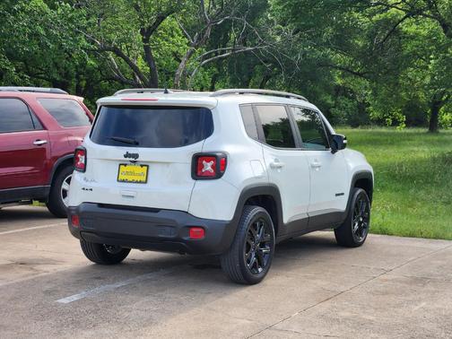 Alpine White Clearcoat 2023 Jeep Renegade Altitude