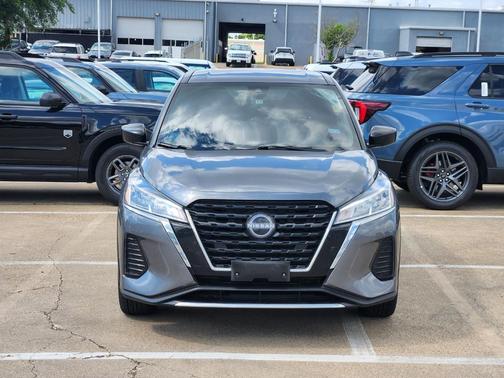 Gun Metallic 2023 Nissan Kicks S