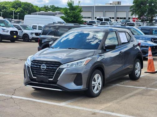 Gun Metallic 2023 Nissan Kicks S