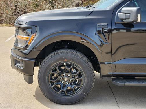 Agate Black Metallic 2026 Ford F-150 XLT