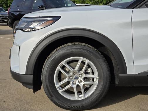 Space White Metallic 2026 Ford Explorer Active