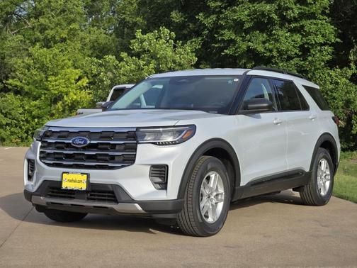 Space White Metallic 2026 Ford Explorer Active
