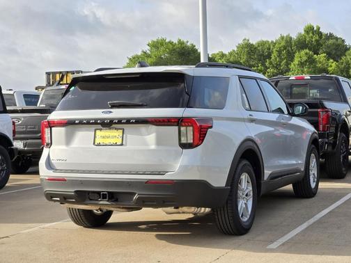 Space White Metallic 2026 Ford Explorer Active