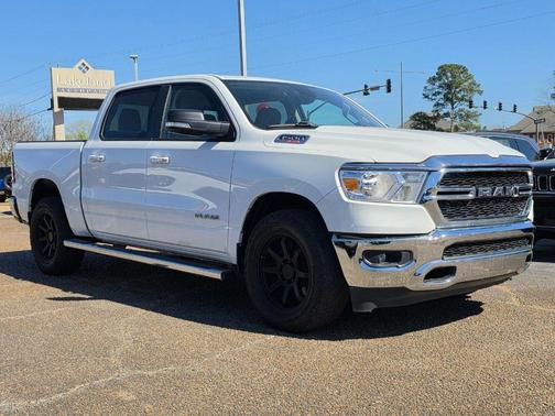 Bright White Clearcoat 2020 RAM 1500 Big Horn