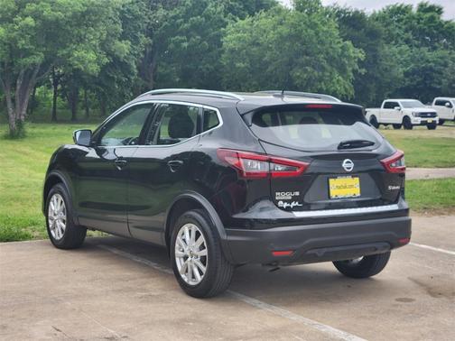 2022 Nissan Rogue Sport SV