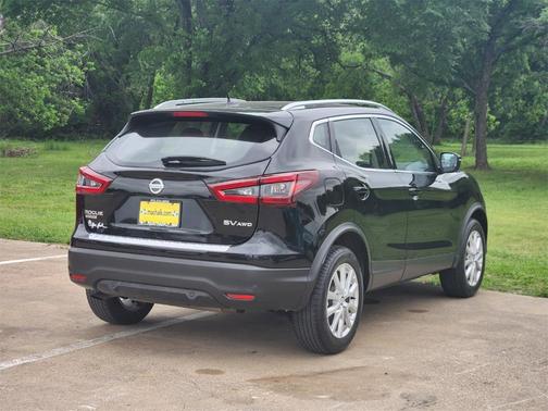 2022 Nissan Rogue Sport SV