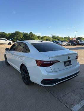 Opal White Pearl Effect 2023 Volkswagen Jetta 1.5T SE