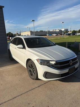Opal White Pearl Effect 2023 Volkswagen Jetta 1.5T SE