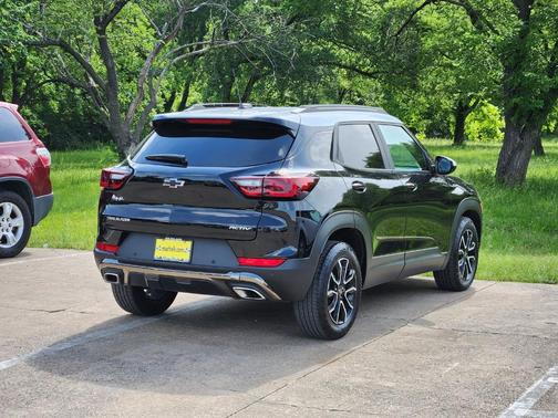 Mosaic Black Metallic 2025 Chevrolet Trailblazer ACTIV