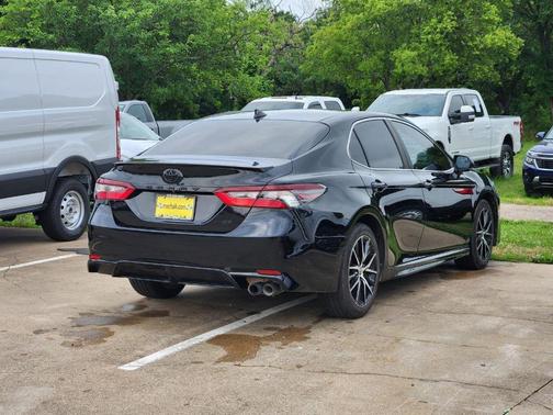 Midnight Black Metallic 2022 Toyota Camry SE