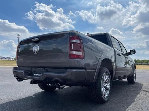 Photo 5 of 21 of 2022 RAM 1500 Laramie