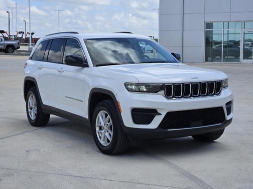 White 2023 Jeep Grand Cherokee Laredo
