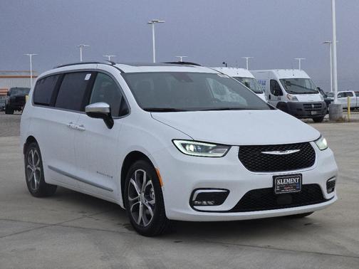 White 2026 Chrysler Pacifica Pinnacle