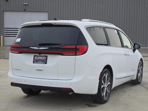 White 2026 Chrysler Pacifica Pinnacle