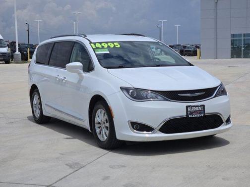 White 2018 Chrysler Pacifica Touring-L