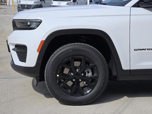 White 2025 Jeep Grand Cherokee Laredo
