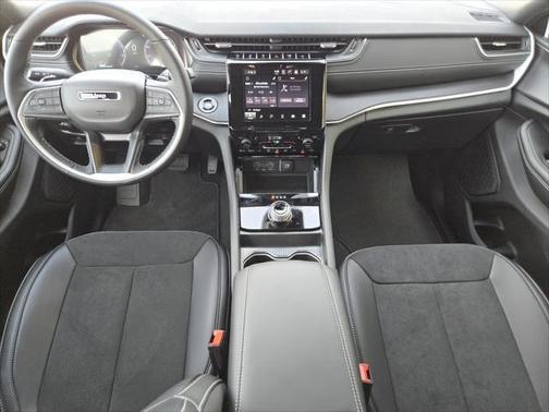 White 2025 Jeep Grand Cherokee Laredo