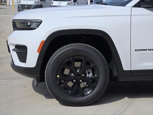 White 2025 Jeep Grand Cherokee Laredo