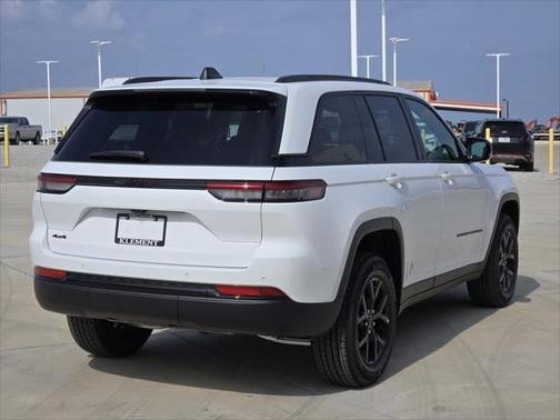 White 2025 Jeep Grand Cherokee Laredo