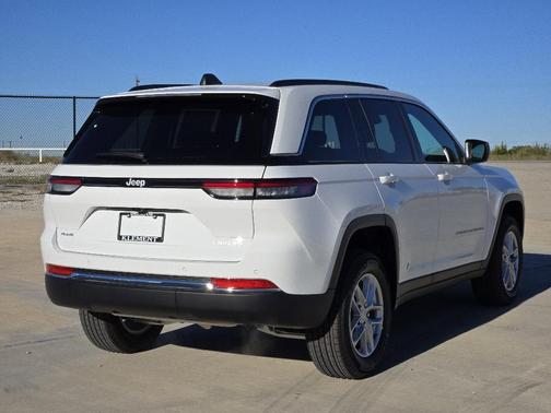 White 2025 Jeep Grand Cherokee Laredo