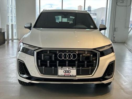 2025 Audi Q7 Premium 55 TFSI quattro Tiptronic