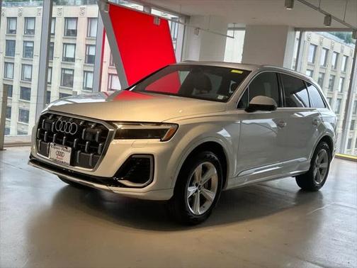 2025 Audi Q7 Premium 55 TFSI quattro Tiptronic