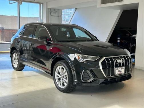 2025 Audi Q3 Premium 45 TFSI S line quattro Tiptronic