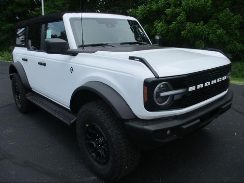 Oxford White 2026 Ford Bronco Outer Banks