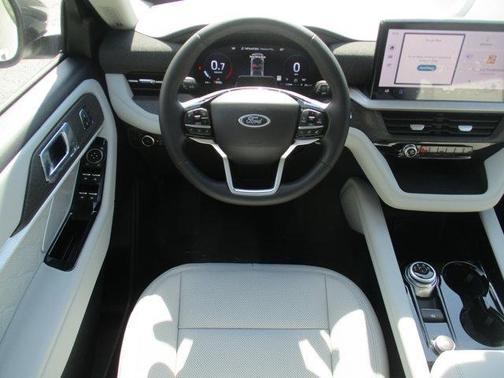 STAR WHITE MET TRI-COAT 2026 Ford Explorer Platinum