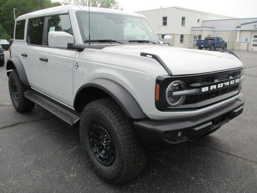 Avalanche Gray 2026 Ford Bronco Outer Banks