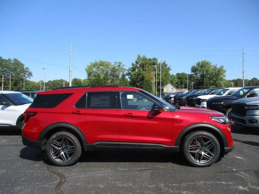 2025 Ford Explorer ST-Line