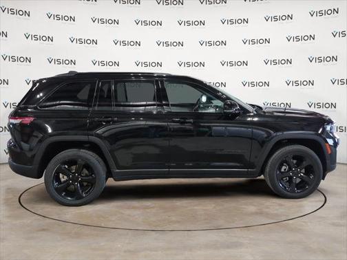 Diamond Black Crystal Pearlcoat 2024 Jeep Grand Cherokee Altitude X 4x4