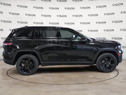 Diamond Black 2024 Jeep Grand Cherokee LAREDO