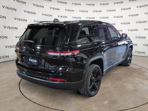 Diamond Black 2024 Jeep Grand Cherokee LAREDO