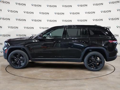 Diamond Black 2024 Jeep Grand Cherokee LAREDO