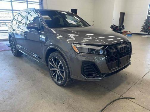 2025 Audi Q7 45 Premium Plus