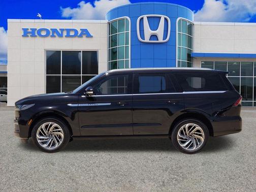 Black Metallic 2025 Lincoln Navigator Reserve