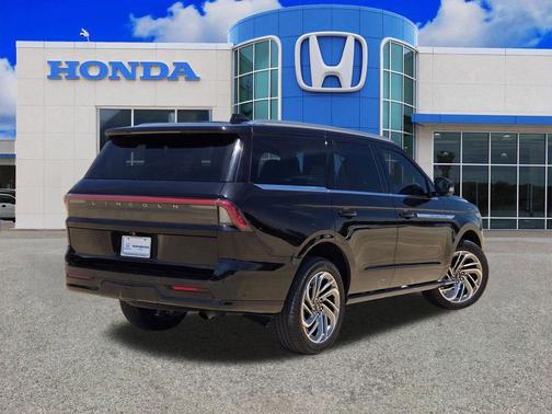 Black Metallic 2025 Lincoln Navigator Reserve