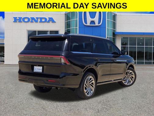Black Metallic 2025 Lincoln Navigator Reserve