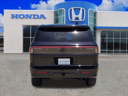 Black Metallic 2025 Lincoln Navigator Reserve