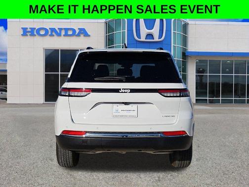 Bright White Clearcoat 2025 Jeep Grand Cherokee Laredo X