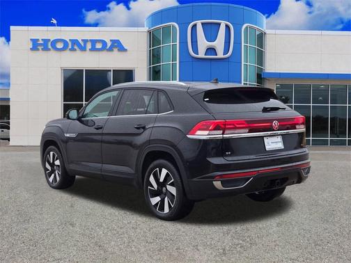 2025 Volkswagen Atlas Cross Sport 2.0T SE w/Technology