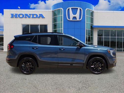 Metallic 2024 GMC Terrain SLT