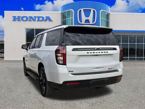 2024 Chevrolet Suburban RST