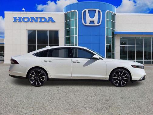 Platinum White Pearl 2026 Honda Accord Hybrid Touring