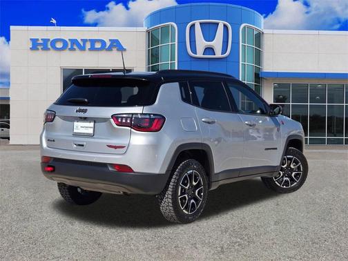 2025 Jeep Compass Trailhawk