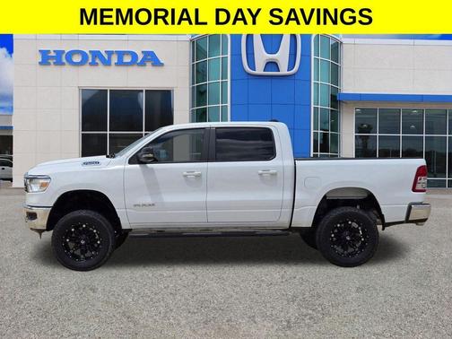 Bright White Clearcoat 2022 RAM 1500 Big Horn