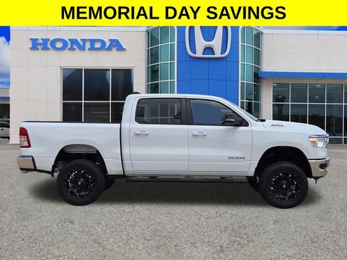 Bright White Clearcoat 2022 RAM 1500 Big Horn